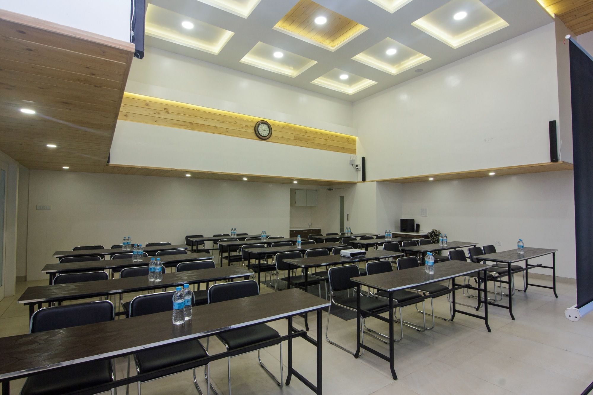 Oyo 9806 Hotel Arvi Lonavala Eksteriør billede